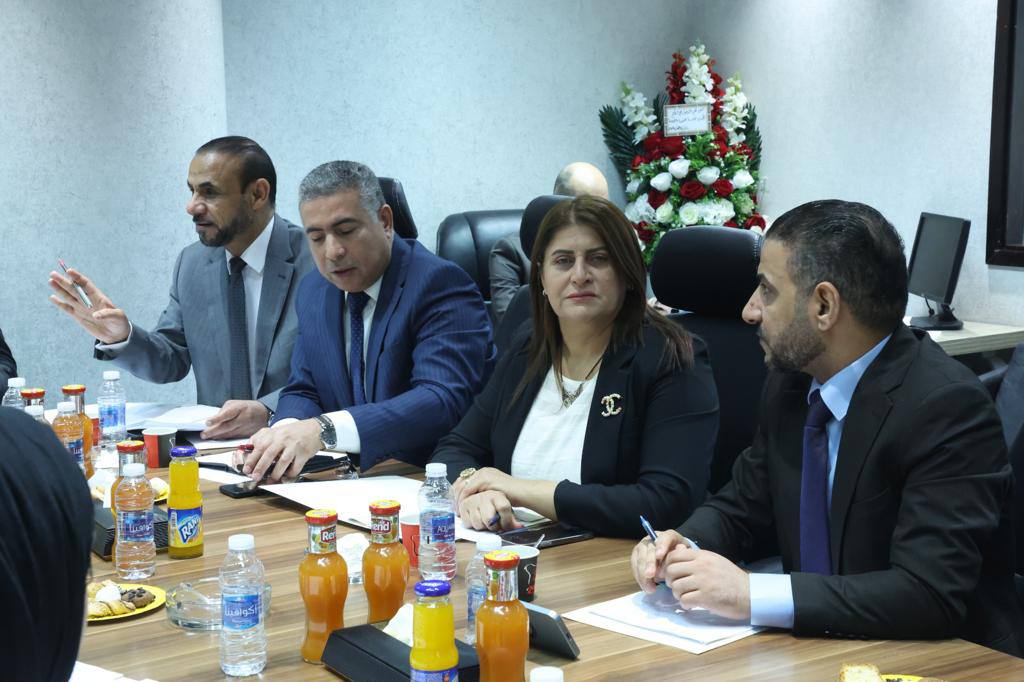 الأوائل وحملة الشهادات العليا