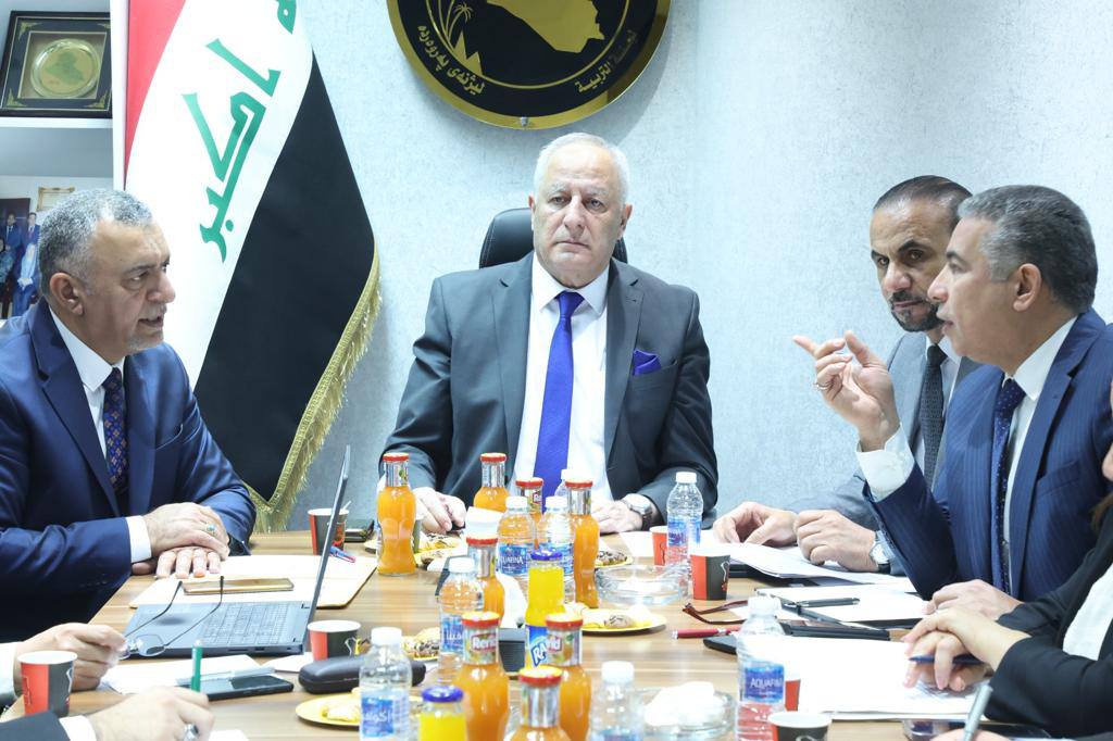 الأوائل وحملة الشهادات العليا