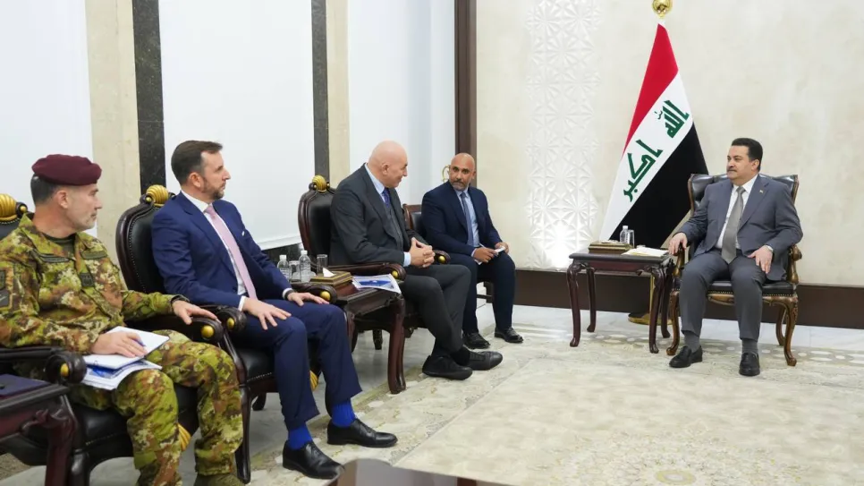 وزير الدفاع الايطالي.jpg