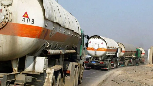 نفط شاحنات.jpg