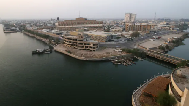 2018-09-26T150451Z_1956701573_RC14DE99F650_RTRMADP_3_IRAQ-PROTESTS-WATER.jpg