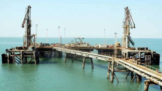 US_Navy_051111-N-9362D-008_An_overall_view_of_the_Khawr_Al_Amaya_Oil_Terminal_(KAAOT).jpg