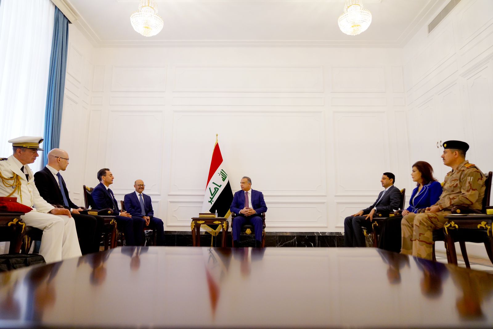 الكاظمي يتسلم وسام شرف فرنسي