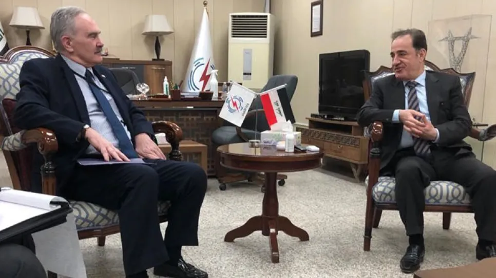 توقيع عقد .jpg