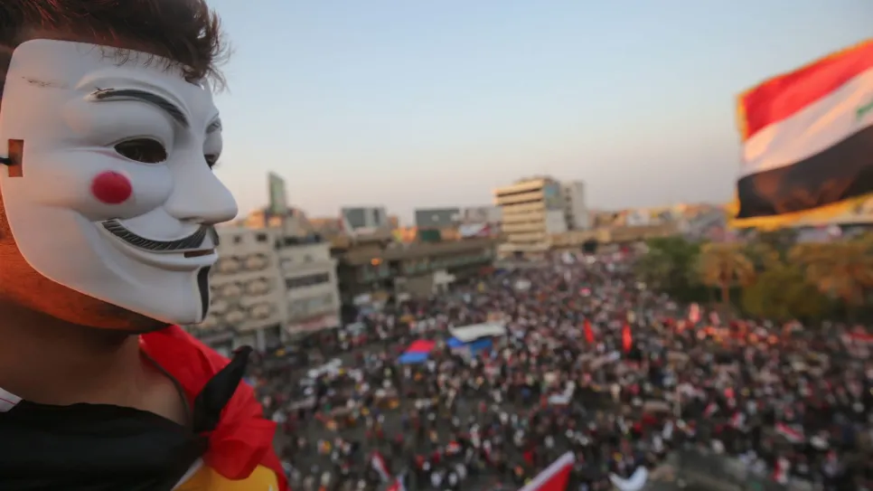 متظاهر تظاهرات.jpg
