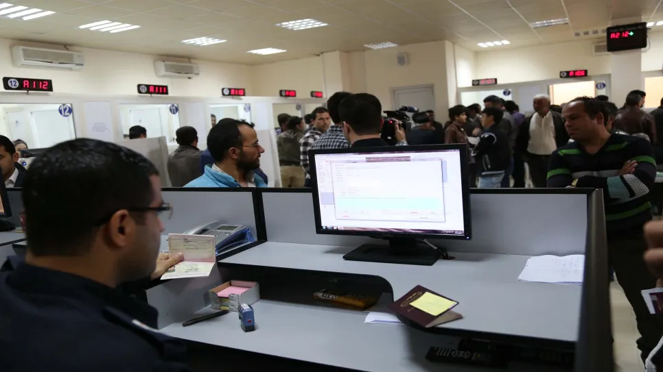 موظفين دوائر وزارات.jpg
