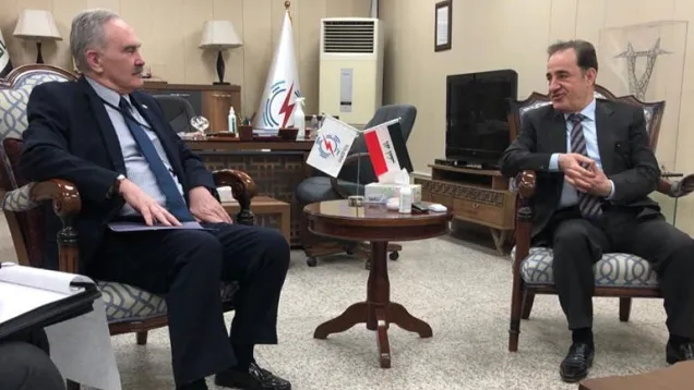 توقيع عقد .jpg