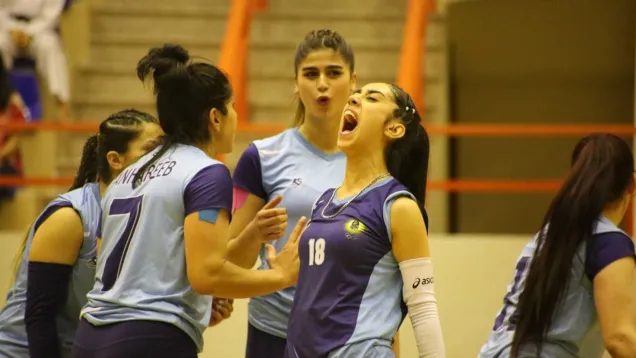 منتخب العراق بكرة الطائرة للسيدات.jpg